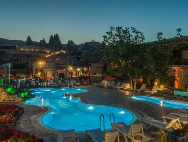 Holiday Cave Hotel