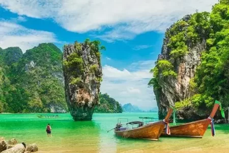 James Bond Island plus canoe