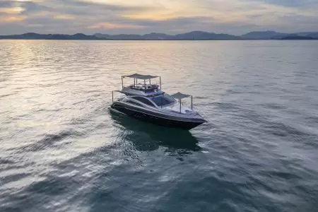 GROUP YACHT TOUR